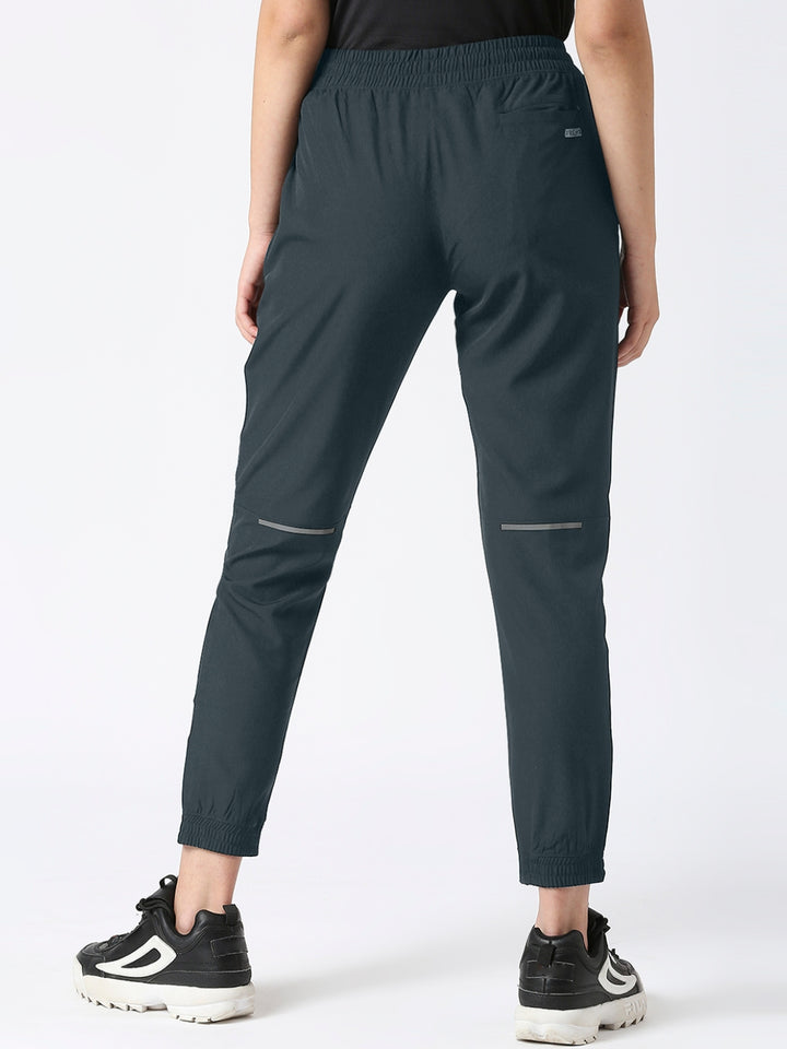 Women Steel Grey Solid Slim Fit Joggers Pant - GROOVER-STG